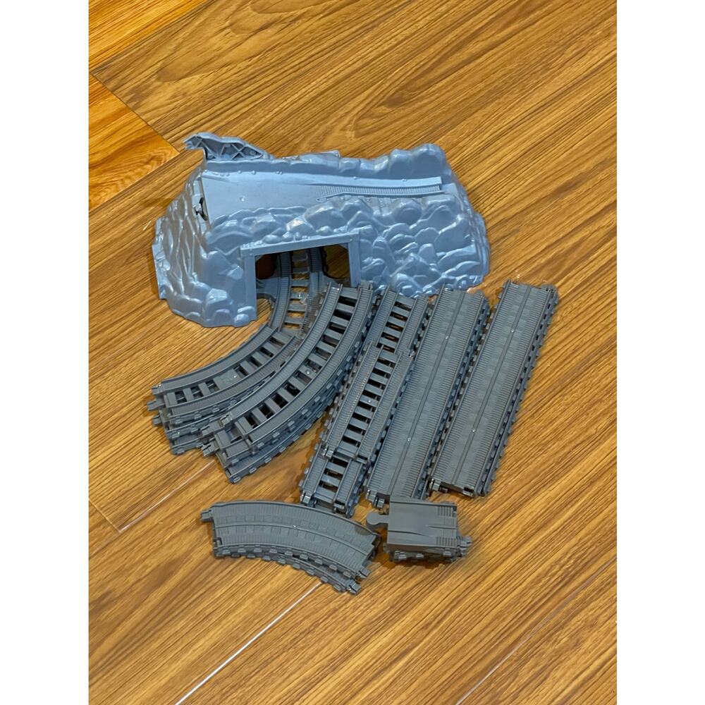 20 Pieces  Lot Thomas Track master Track Pieces Train  Road And Cave